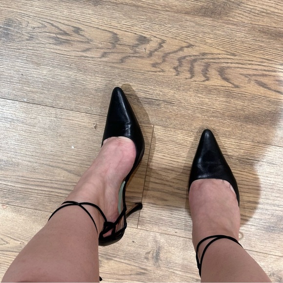 Manolo Blahnik Pointed Office Siren Heels - Picture 2 of 5